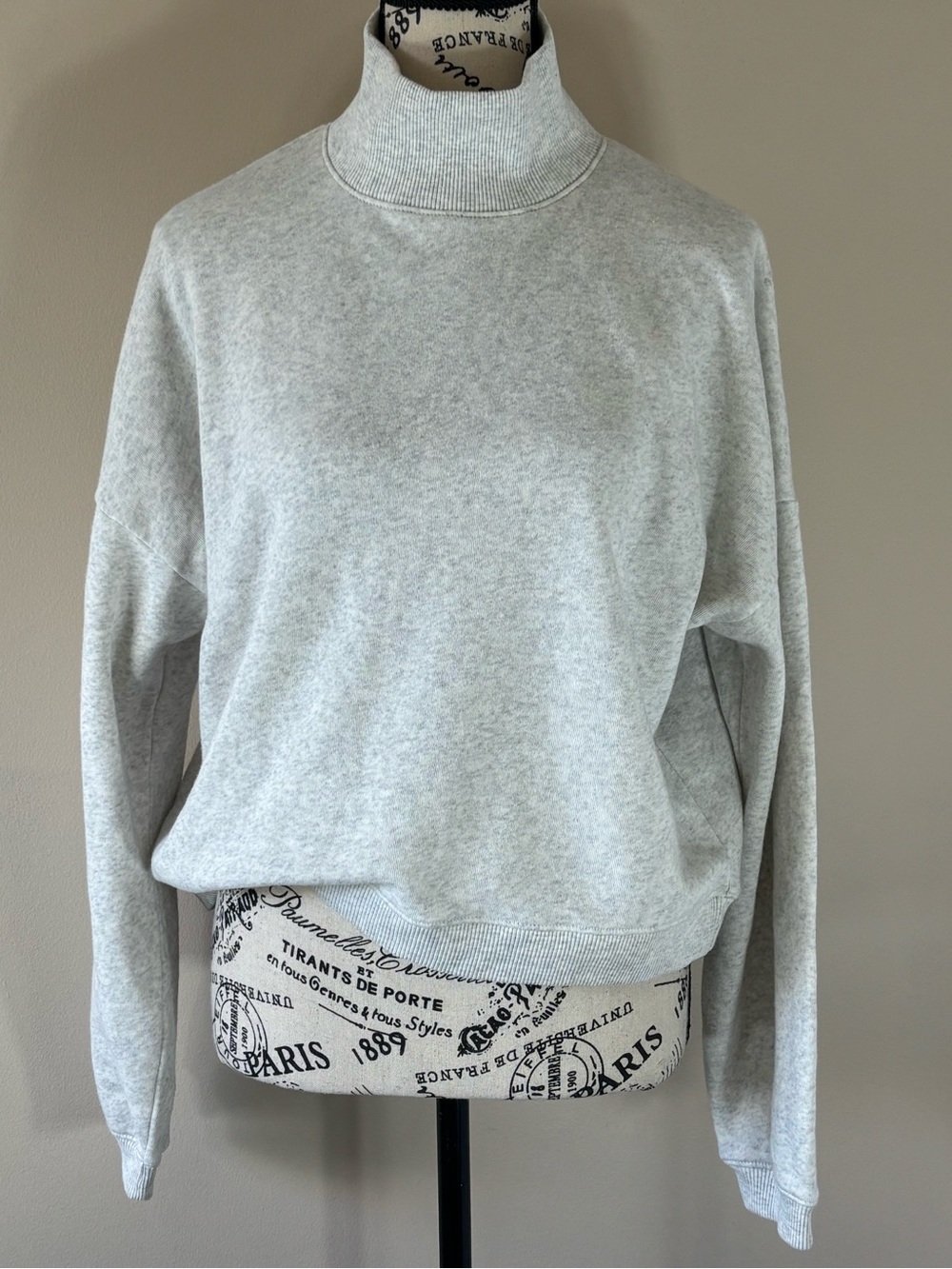 American Eagle Women's Sz M mock neck sweater